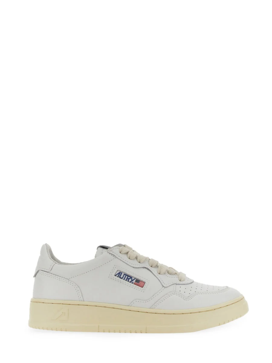 AUTRY Medalist Low Sneakers in Leather - Image 3