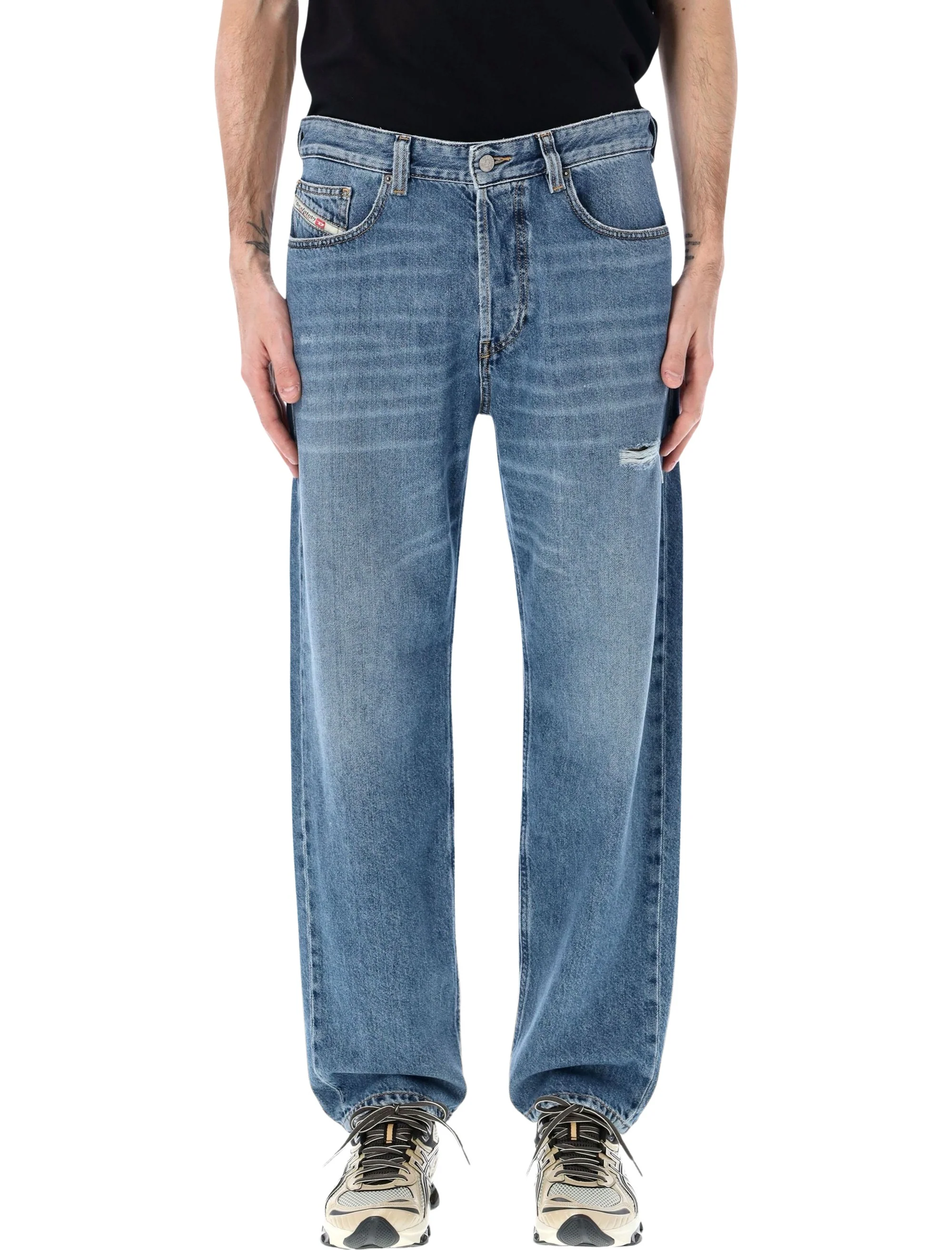 Diesel Relaxed Fit Denim Jeans with Modern Aesthetic - Size 32