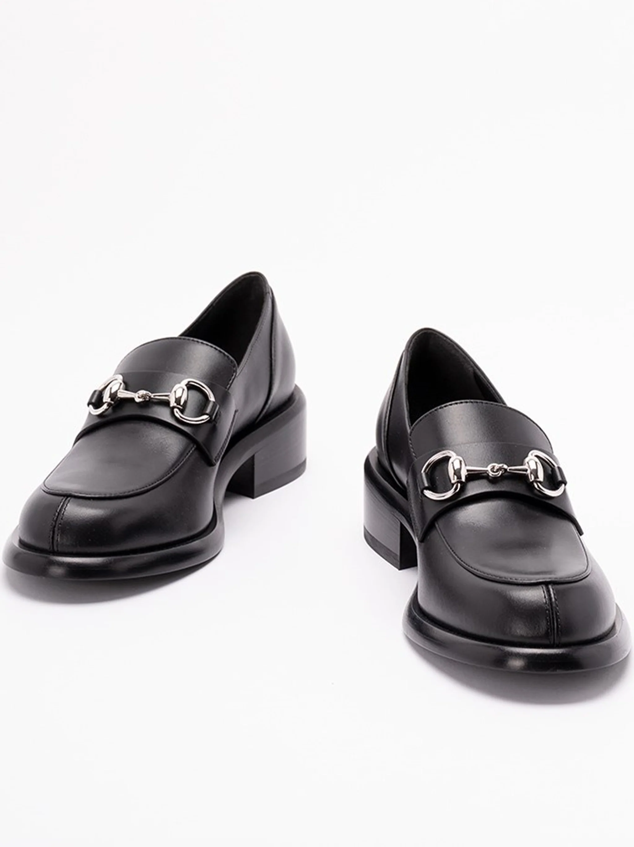 GUCCI Women's Jordaan Loafer in Leather - Image 4