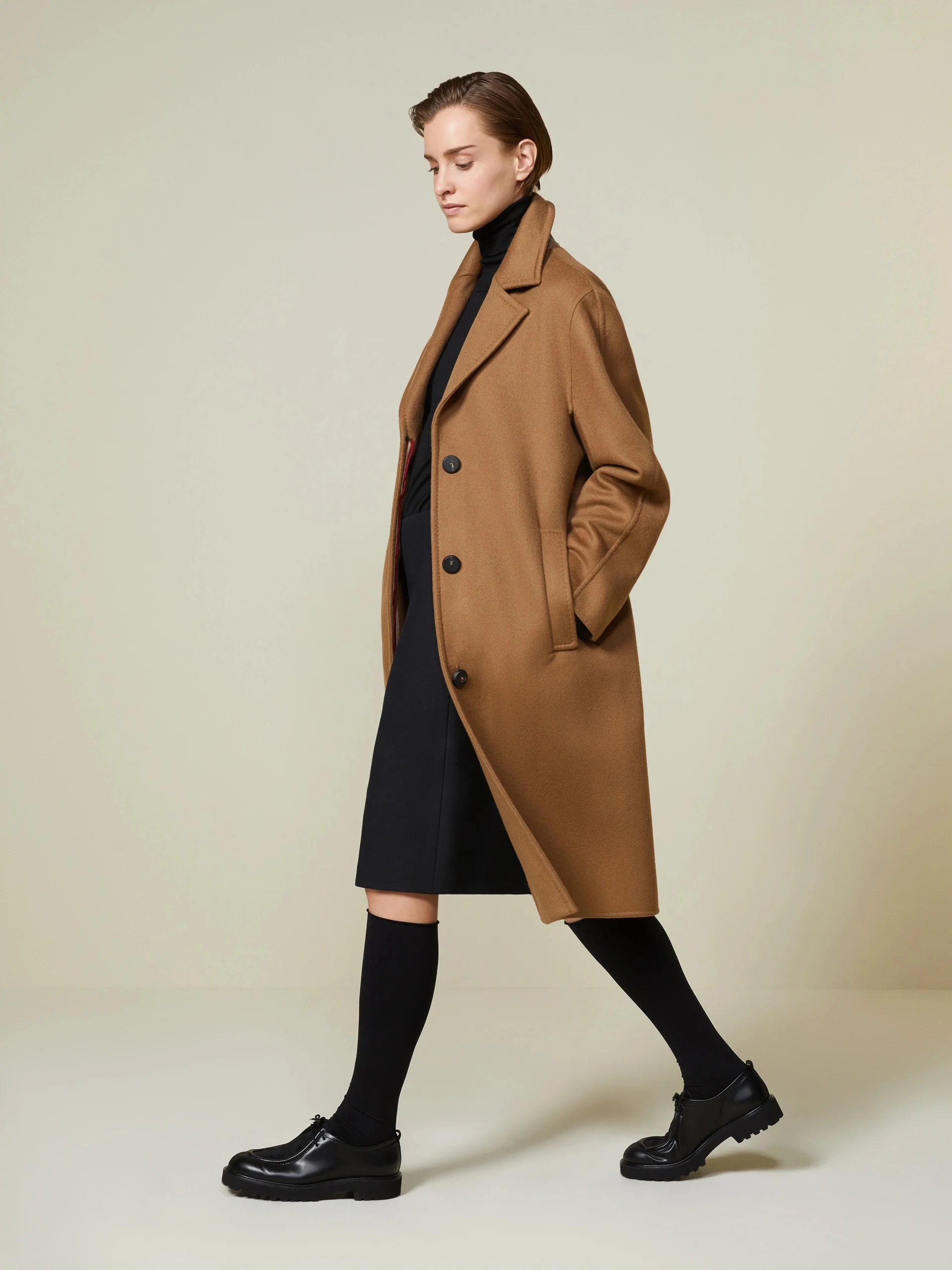 Max Mara Semi-lined Cashmere Coat with Elegant Trim for Women - Image 3