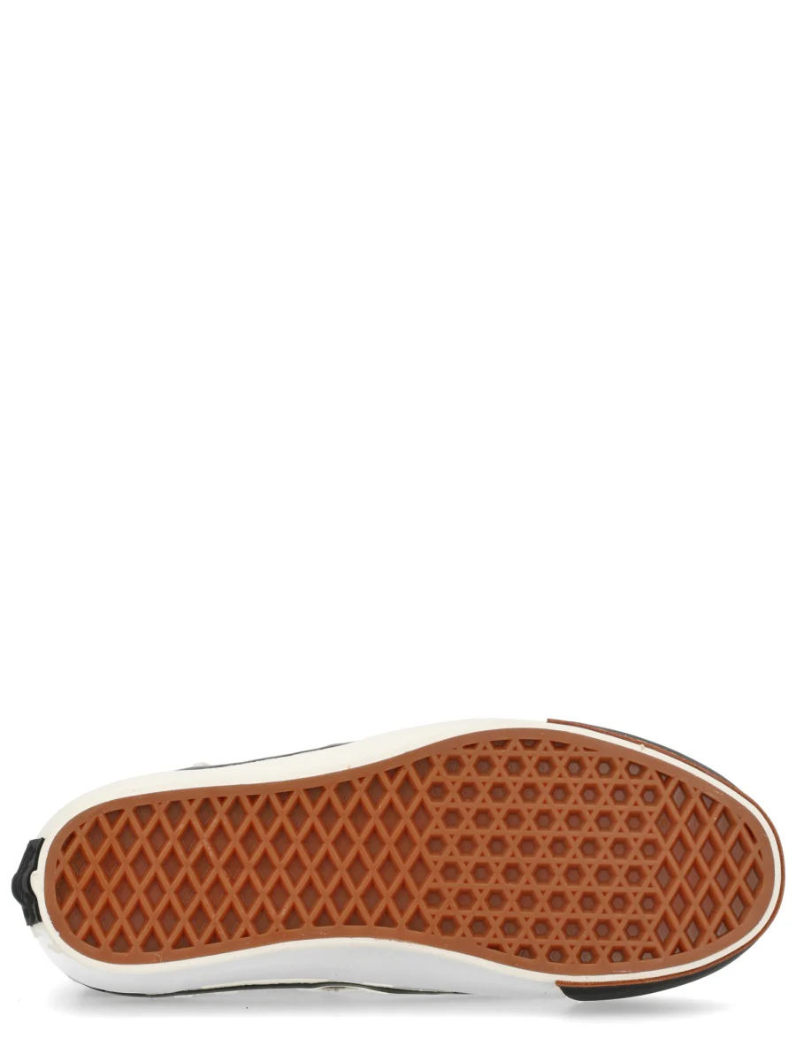 Vans Classic Unisex Sneakers - Image 4