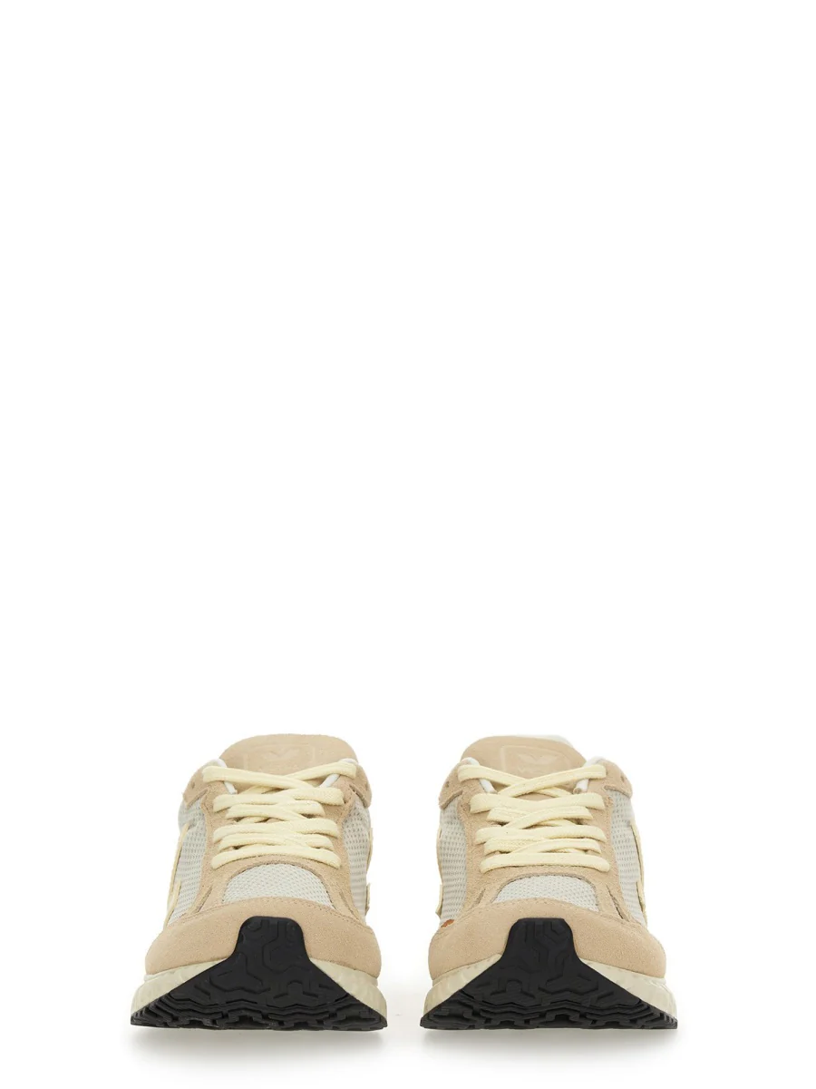 Veja Women's Stylish Condor Royale Sneakers - Image 3