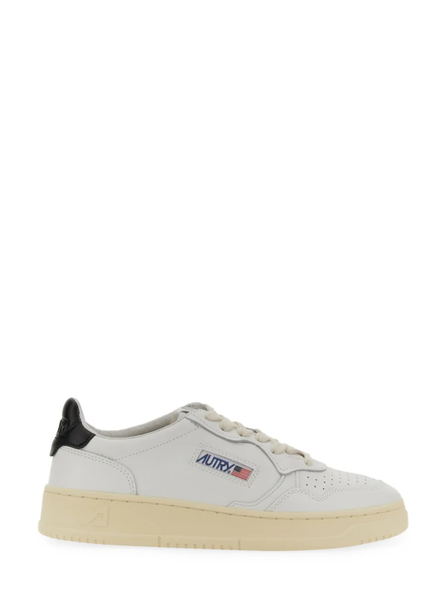 Women’s Autry Medalist Low Sneakers - Image 2